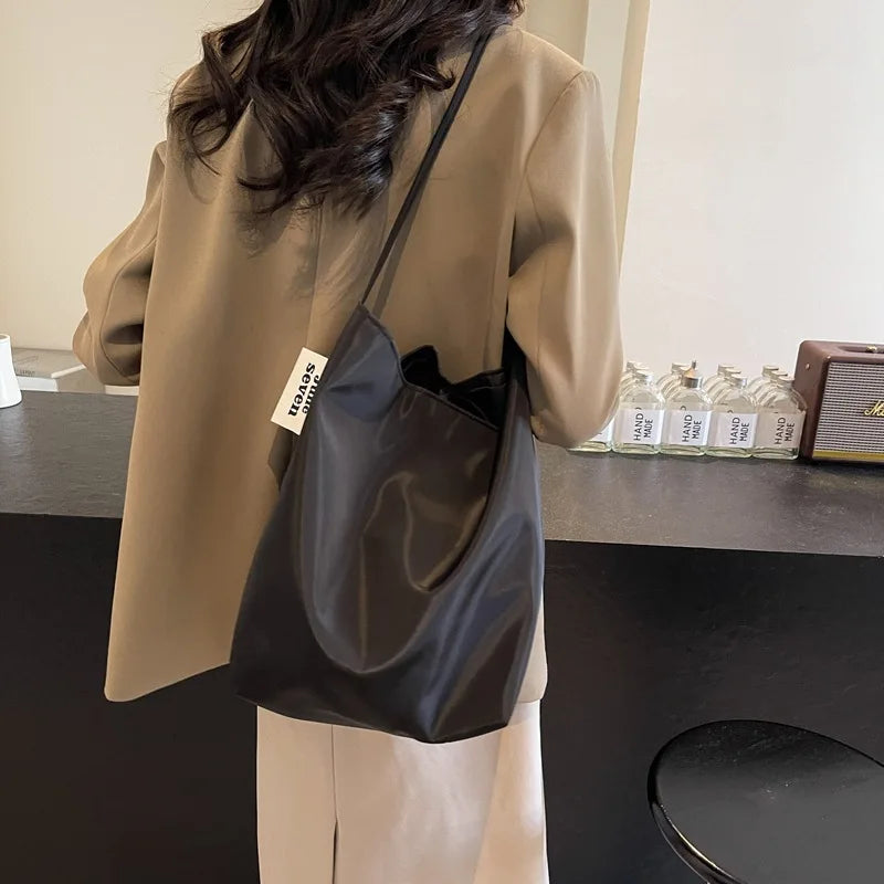 Minimalist Women’s Shoulder Bag – Large Capacity