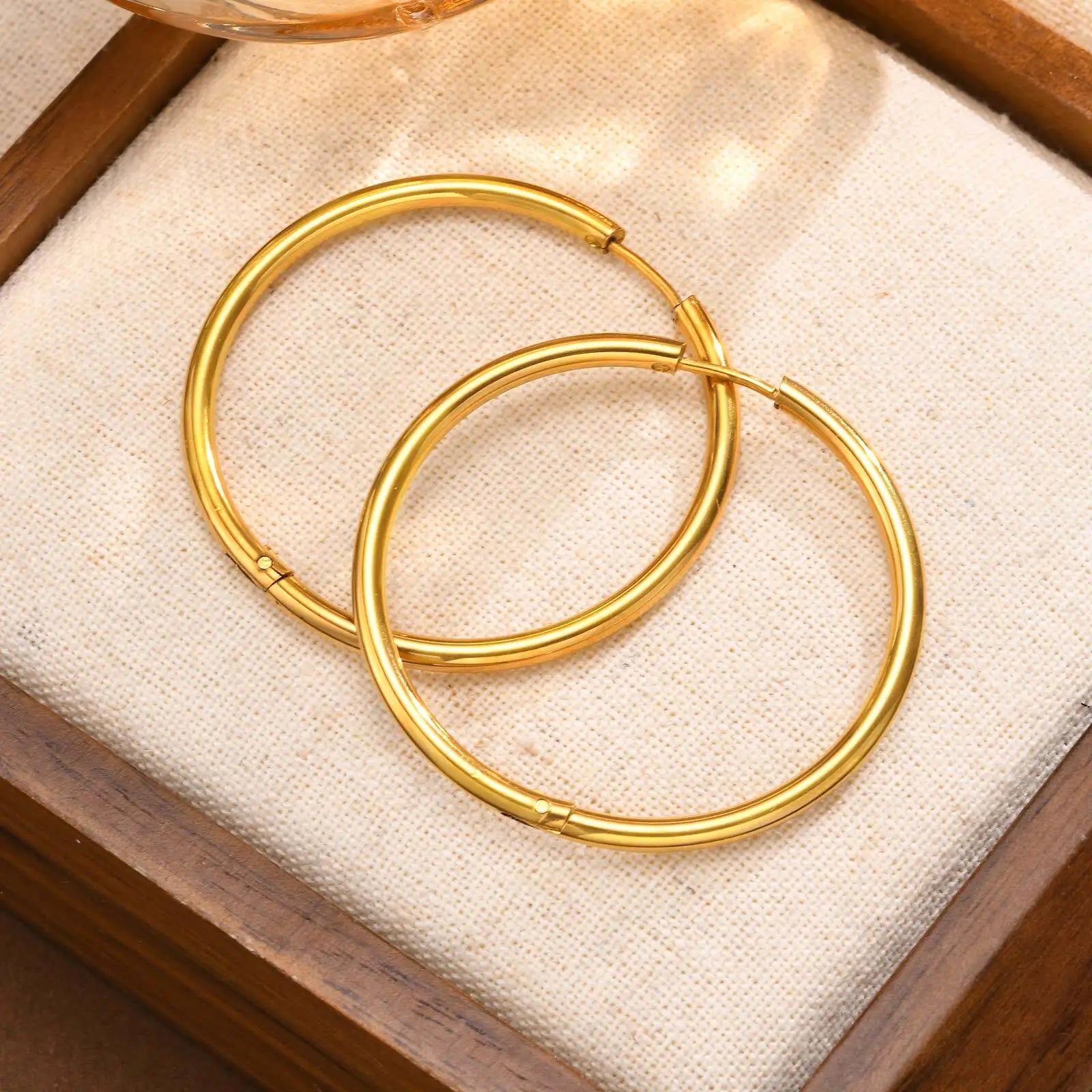 Minimalist Circle Hoop Earrings for Women, Simple Stainless Steel Round Huggies Earring