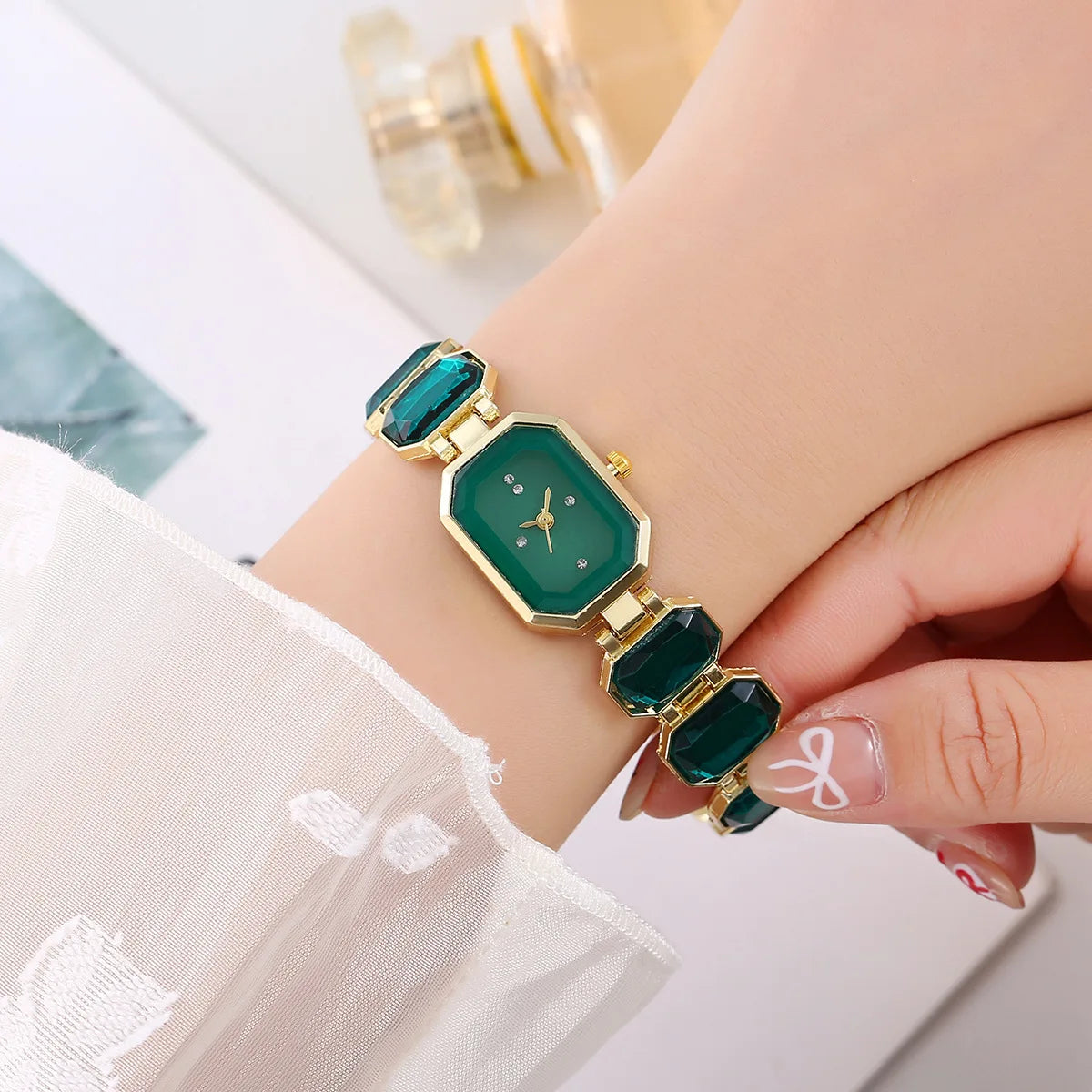 Women’s Elegant Rectangular Gold Quartz Watch – Luxury Fashion Bracelet